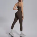 Effen bruine naadloze yoga jumpsuit voor dames, comfortabele sport fitness romper. - S / Top En Bottom / Espresso