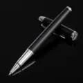 Elégant stylo roller en métal avec corps noir mat et détails argentés pour le bureau. - 0.5mm / Noir mat (pièces argentées)