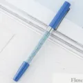 Blauwe kristallen gelpen met sprankelende strass-steentjes, fijne punt en metalen clip. - Donkerblauw