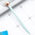 Simpatica penna a sfera azzurra con cuore in oro rosa, ideale per ufficio, scuola e regali originali. - Blu Caramella
