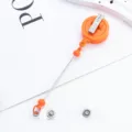 Oranje uittrekbare badgehouder met metalen clip en doorzichtige riem voor sleutels. - Draaibare Clip Stijl / Massief Oranje