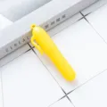 Mini stylo a bille en plastique jaune, stylo de poche portable avec trou pour chaines DIY. - Jaune Bonbon