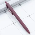 Penna a sfera in plastica retrattile, elegante finitura bordeaux opaca, scrittura ufficio. - viola-rosso