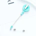 Intrekbare badgehouder met metalen clip en doorzichtige strap voor verpleegkundigen en ID. - Draaibare Clip Stijl / Massief Snoepjesblauw