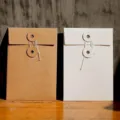 Buste per documenti in carta kraft con chiusura a cordoncino retro, organizer bianco marrone. - Confezione da 10 / Multicolore