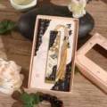 Segnalibro in metallo cavo in stile cinese con nappina e confezione regalo per la lettura. - Inchiostro a farfalla-Tutto va bene / Scatola regalo