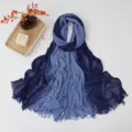 Blauer Farbverlauf Baumwollschal mit Fransen, weiche Knittertextur, elegantes Damen Accessoire. - Farbverlauf #8