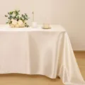 Tovaglia rettangolare tinta unita in satin per decorazione tavola matrimonio hotel feste. - Crema