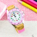 Bunte Kinder Quarzarmbanduhr mit rosa Leinenarmband und gut lesbaren Zahlen fur Jungen und Madchen. - Rosa