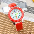 Kinder Rotes Quarzarmbanduhr mit bunten Zahlen und Lederarmband fuer Jungen und Maedchen - Rot
