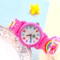 Kinder rosa Cartoon Quarzuhr mit bunten Zahlen, Regenbogen Armband, süße Lernarmbanduhr. - Einhorn Ganzrosarot