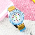 Kinder leerhorloge met kwartsuurwerk gekleurde cijfers blauwe bezel en canvas horlogebandje. - Lichtblauw