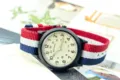 Montre bracelet en nylon pour enfants avec cadran militaire 24h et design colore attrayant. - Bleu Blanc Rouge