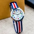 Kinder Quarzarmbanduhr mit bunten Zahlen und stilvollem Nylonarmband für den Alltag. - Leuchtzeiger kleines Rot