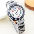 Kinder quartz horloge jongens camouflage band kleurrijke cijfers wijzers schattig cadeau - Grijze band met gekleurde tekst