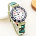 Orologio al quarzo mimetico per bambini con numeri colorati, elegante e comodo per i ragazzi. - Cinturino giallo con scritte colorate