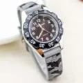 Jongens camouflage quartz horloge met comfortabele siliconen band en duidelijke wijzerplaat. - Grijze band met zwarte kast en zwarte wijzerplaat