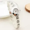 Montre quartz femme en argent maillons cœur, élégant bracelet pour étudiante chic. - Style classique - Argent et blanc