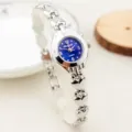 Montre quartz argentée pour femme avec cadran bleu, bracelet tendance délicat en forme de cœur. - Style classique - argent bleu foncé