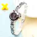 Montre quartz femme avec bracelet maillons cœur ajouré, design élégant et compact quotidien. - Style ajouré - Noir argenté