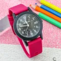 Roze siliconen band kinderhorloge met 24-uurs wijzerplaat en datumweergave voor scholieren. - Rood & Zwart