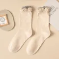Beige βαμβακερές κάλτσες με βολάν, χαριτωμένες ιαπωνικές κάλτσες με γκρι βολάν σε αντίθεση. - Ένα μέγεθος / Μπεζ και ανοιχτό γκρι ριμπ τελείωμα