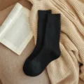 Herren einfarbige schwarze Socken bequeme Baumwolle Strick Freizeit Alltag Winter warm - Einheitsgröße / Schwarz