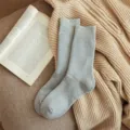 Hochwertige einfarbige graue Herren Baumwollsocken, bequeme Alltagssocken und gemütliche Basics. - Einheitsgröße / Hellgrau