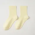 Damen einfarbige hellgelbe halblange Baumwollsocken, bequeme weiche Alltags-Schuhvariante. - Einheitsgröße / Hellgelb