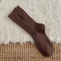 Calcetines de tubo medio de lana acanalada marrón de otoño invierno con bonito diseño de abeja bordada - Talla única / Café