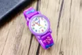 Süsse lila Silikon Uhr für Kinder mit bunten Ziffern und 3D Schleifen, ideales Geschenk. - Lila Armband und lila Gehäuse