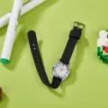 Kinder Canvas Quarz-Uhr mit bunten Ziffern und schwarzem Armband Nahaufnahme Ansicht - Schwarz