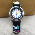 Orologio per bambini con auto cartoon, numeri colorati e cinturino in morbido silicone. - Nero