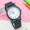 Orologio al quarzo per bambini con cinturino in silicone nero e quadrante chiaro variante. - Bianco e nero