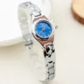Elegante reloj de cuarzo para mujer con esfera azul y pulsera de metal plateado elegante - Plata y Azul Oscuro