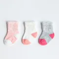 Schattige katoenen babysokken in 3-pack, zacht middellang ontwerp voor kleine kinderen. - Slubgaren voor meisjes