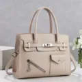 Élégant sac à main pour femme en cuir synthétique beige, cabas tendance avec poignées et bandoulière. - Kaki