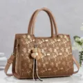 Bolso de hombro de cuero caqui para mujer bolso tote informal con elegante colgante flor. - Marrón