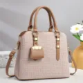 Élégant sac à main bandoulière pour femme avec motif monogramme rétro et cadenas en métal. - Khaki