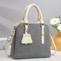 Sac à main élégant pour femme avec motif géométrique et bandoulière réglable et pratique. - Blanc Cassé