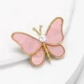 Rosa Schmetterling Brosche Detail, vergoldeter Metallrahmen mit Perle und Kunstharzflügel. - Stil 2 / Rosa