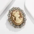 Broche camafeo vintage con pedrería brillante y elegante diseño de metal dorado para ropa. - Estilo C / Dorado