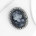 Broche de camafeo vintage con un retrato clásico de perfil y pedrería brillante elegante. - Estilo A / Gris