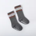 Calcetines antideslizantes de algodón peinado gris para bebés con puños de rayas naranjas. - S (0-1A) / Gris