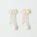 Chaussettes bébé à volants de dentelle, coton beige uni antidérapantes enfant variant. - S (0-1A) / Blanc Abricot