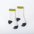 Knusse dikke antislip sokken voor kinderen in het wit met groenblauwe kleurblok. - S (0-1J) / Lichtgroene geribde boord