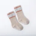 Calcetines de algodón peinado para bebé cómodos con bonitas rayas y suela antideslizante diaria. - S (0-1A) / Caqui