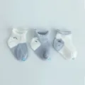 Calzini estivi neonato in cotone a rete, design animale carino, morbidi e traspiranti blu - Set con dettagli sul tallone per neonati maschi