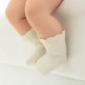 Schattige baby sokjes van zacht katoen met mooie kanten randjes voor dagelijks gebruik. - Melkwit / Maat M (1-3 jaar)