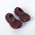 Rote Baby Socken Schuhe mit weicher Anti-Rutsch Gummisohle für Kleinkinder zum Laufen lernen. - 20-21 / Burgunderrot
